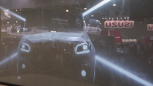 Обратная проекция на стекле переменной прозрачности на стенде Mercedes Benz в Москве 2018 год