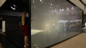 Выставочный стенд из стекла переменной прозрачности DREAMGLASS